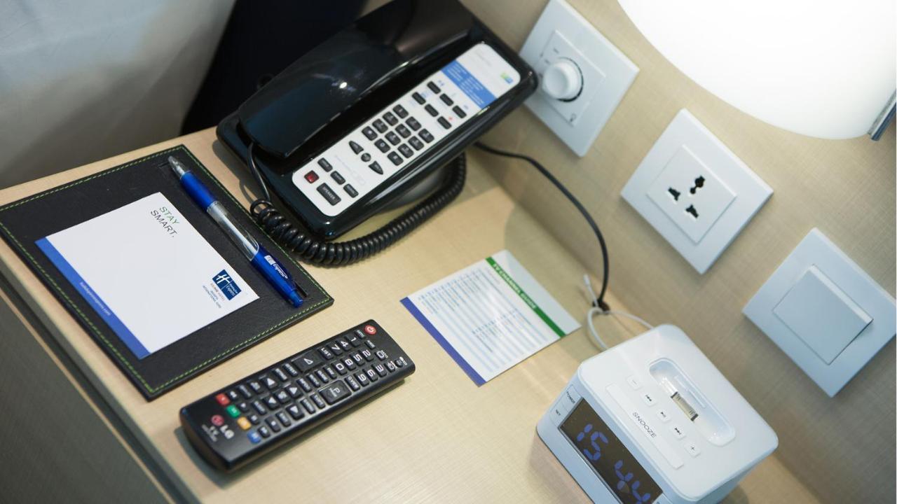 Holiday Inn Express Jakarta International Expo By Ihg Экстерьер фото