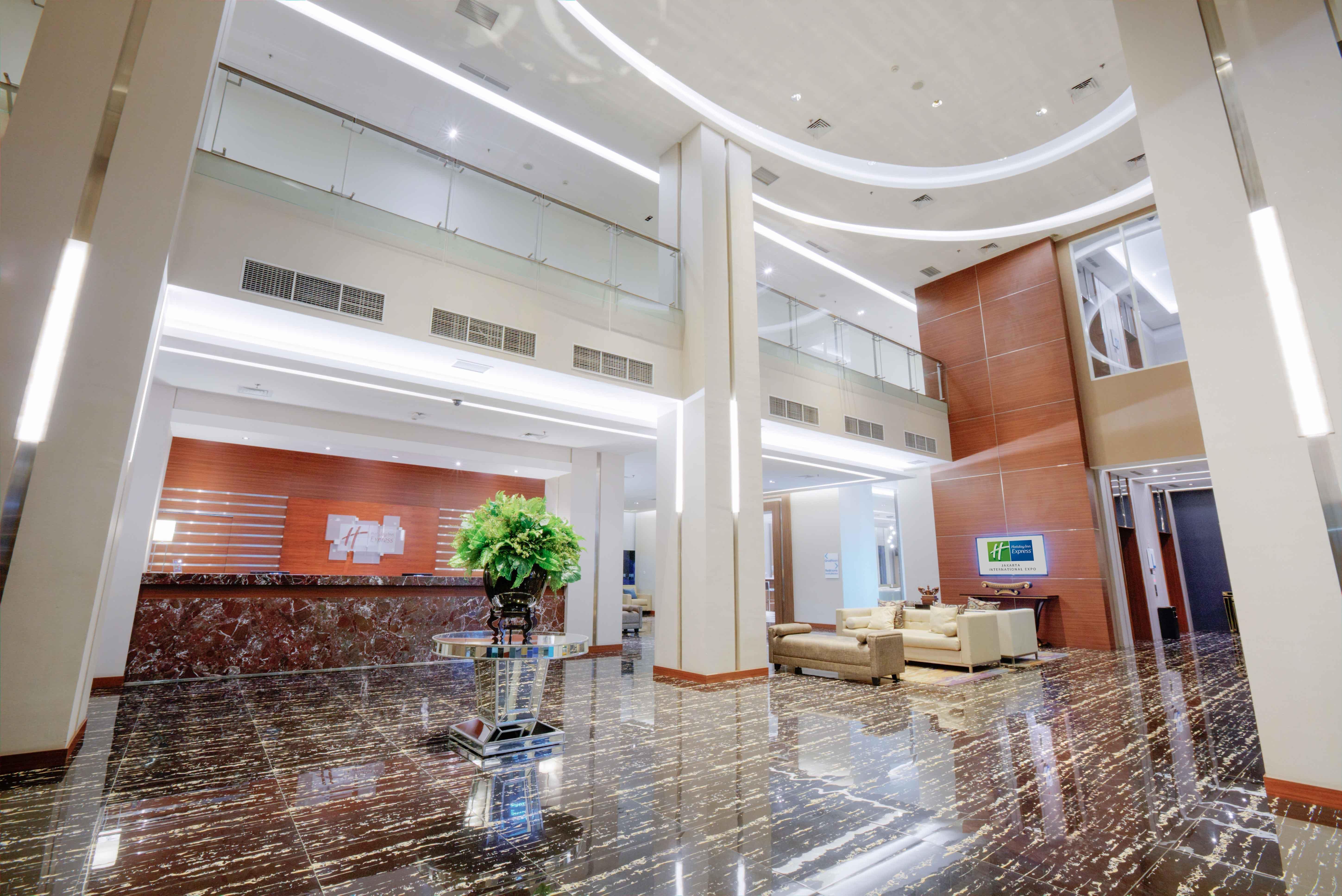 Holiday Inn Express Jakarta International Expo By Ihg Экстерьер фото