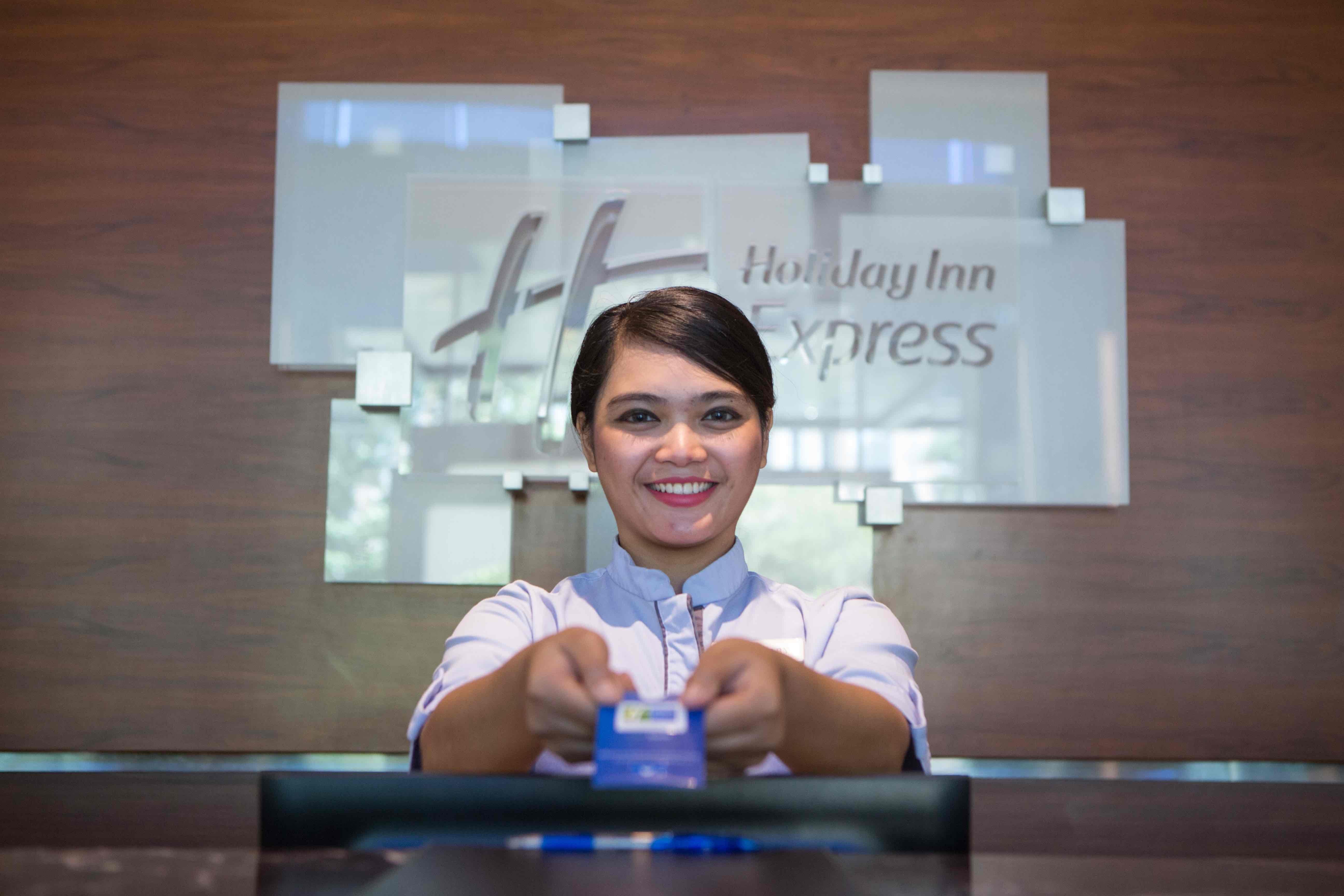 Holiday Inn Express Jakarta International Expo By Ihg Экстерьер фото