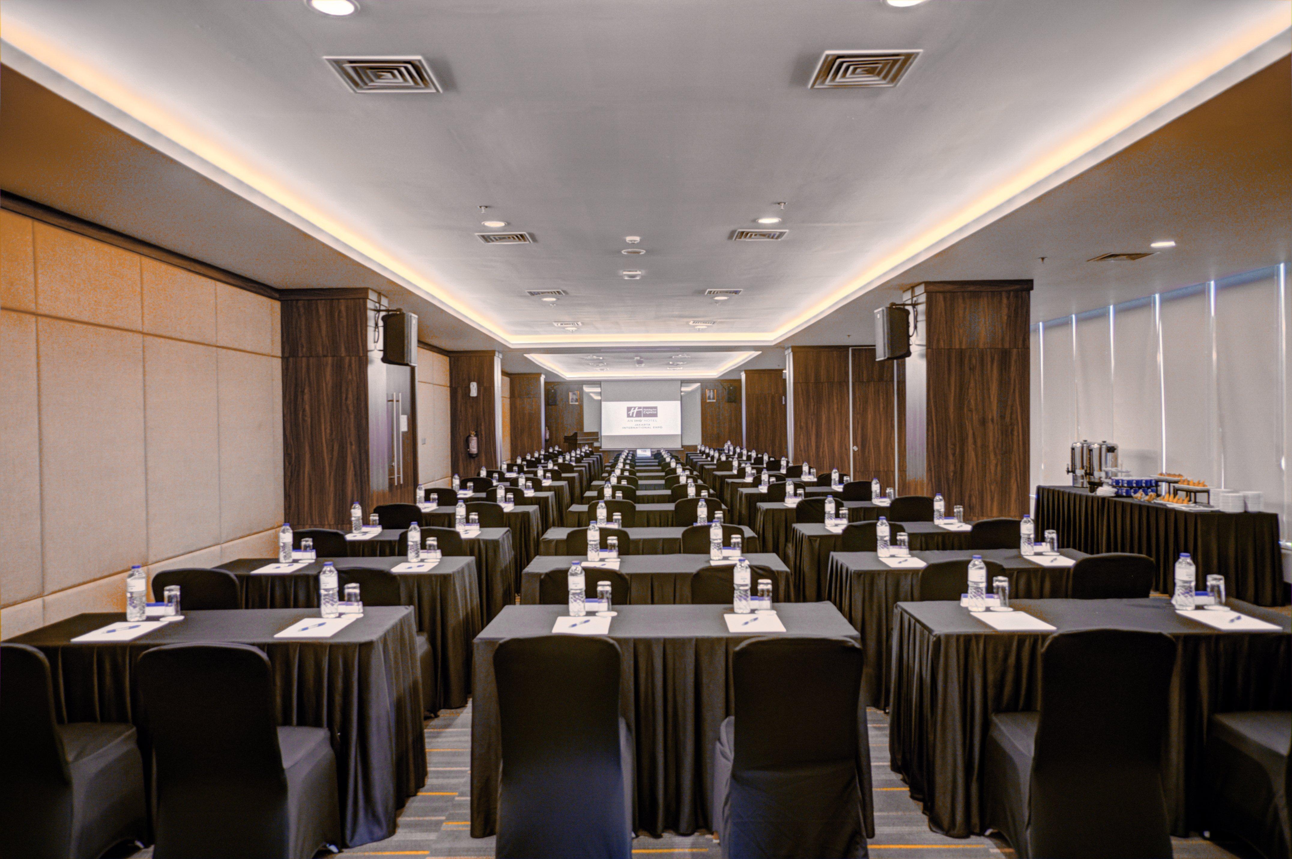 Holiday Inn Express Jakarta International Expo By Ihg Экстерьер фото