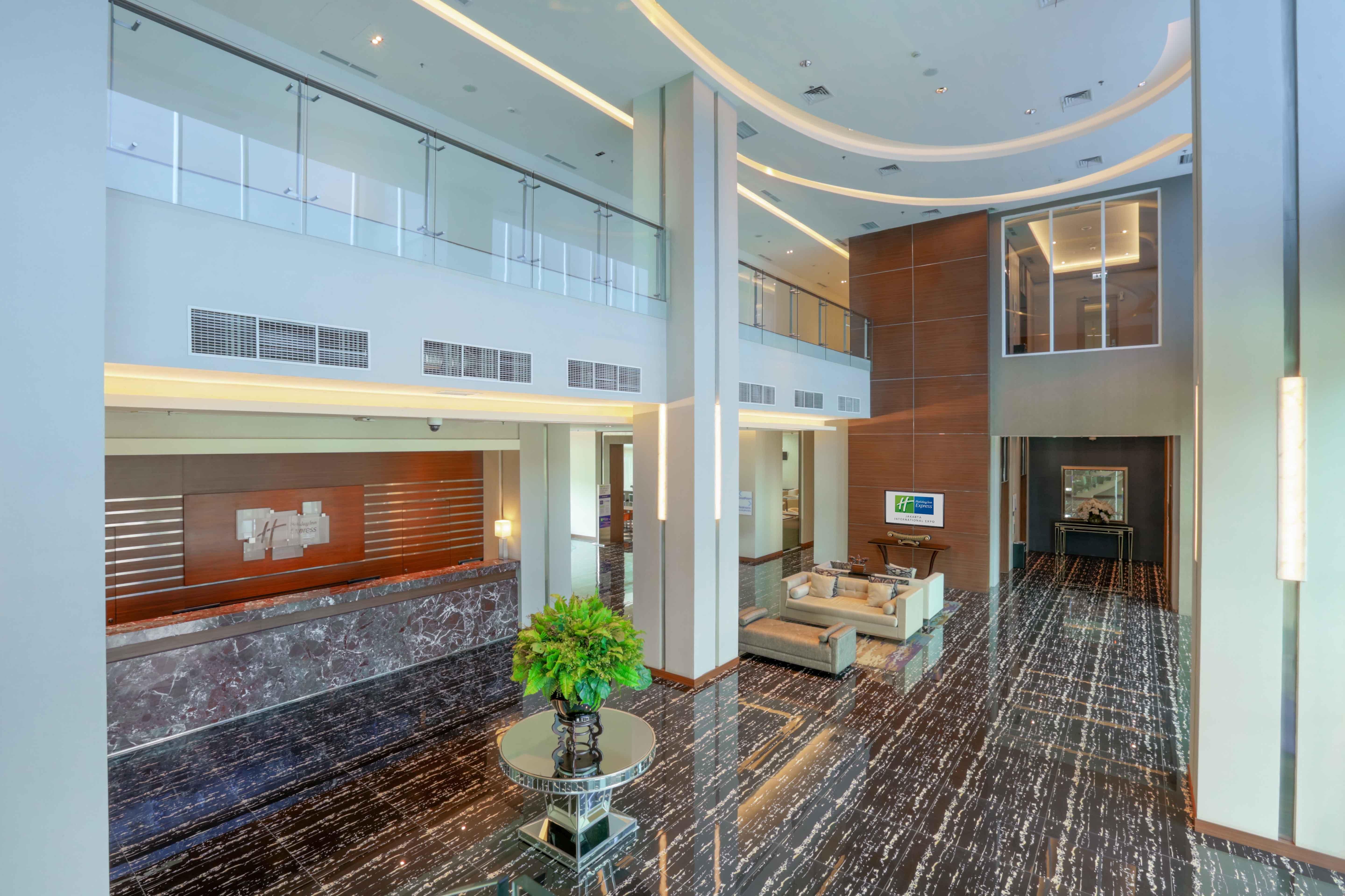 Holiday Inn Express Jakarta International Expo By Ihg Экстерьер фото
