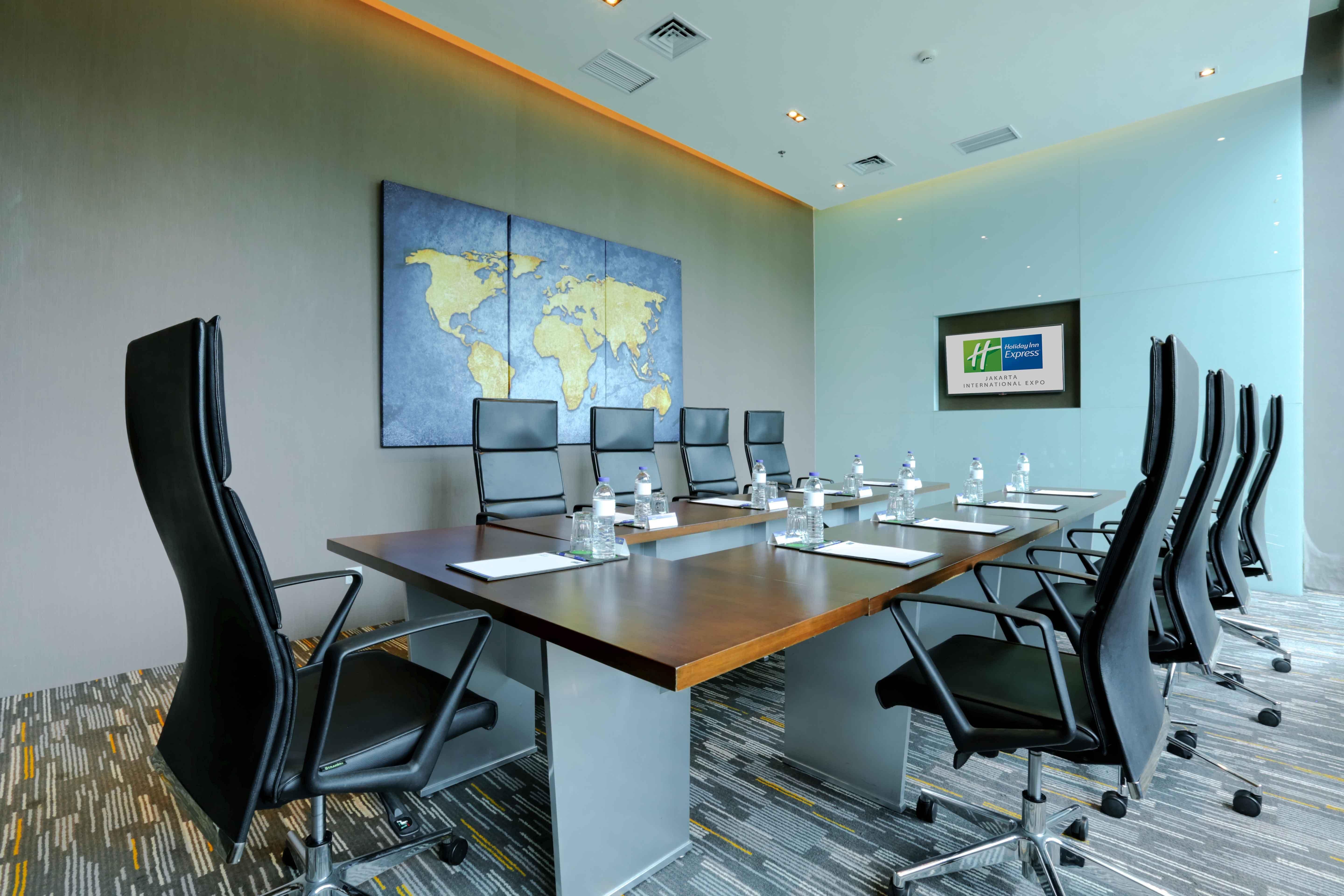 Holiday Inn Express Jakarta International Expo By Ihg Экстерьер фото