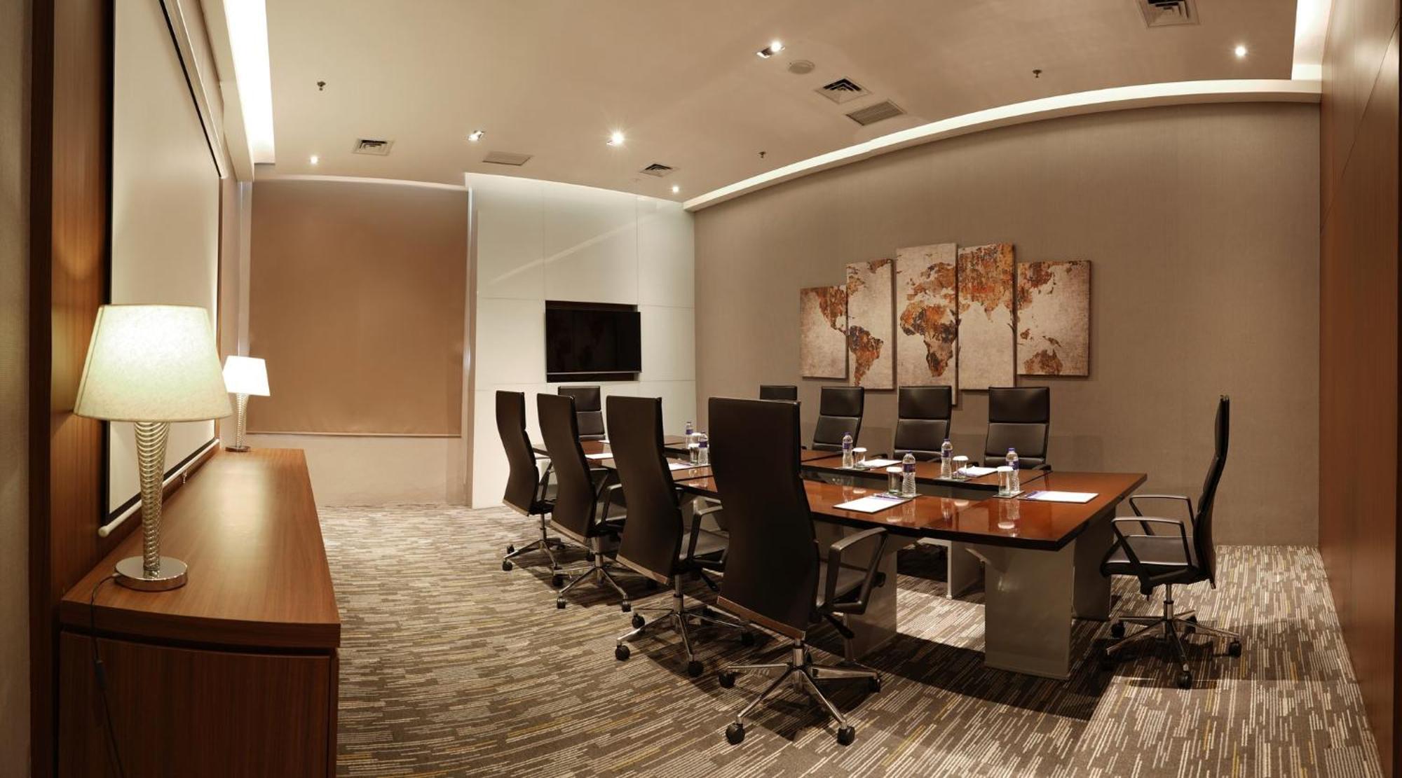 Holiday Inn Express Jakarta International Expo By Ihg Экстерьер фото