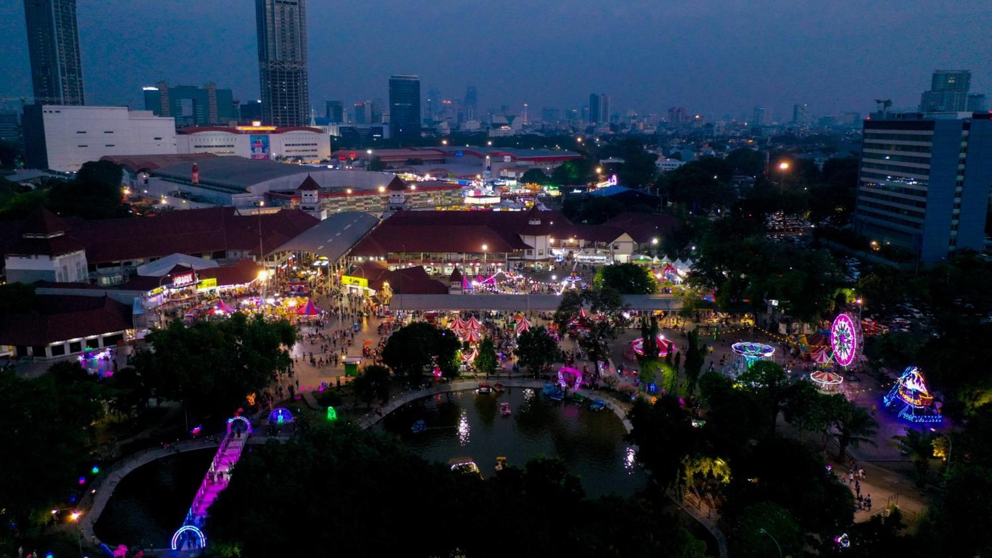 Holiday Inn Express Jakarta International Expo By Ihg Экстерьер фото