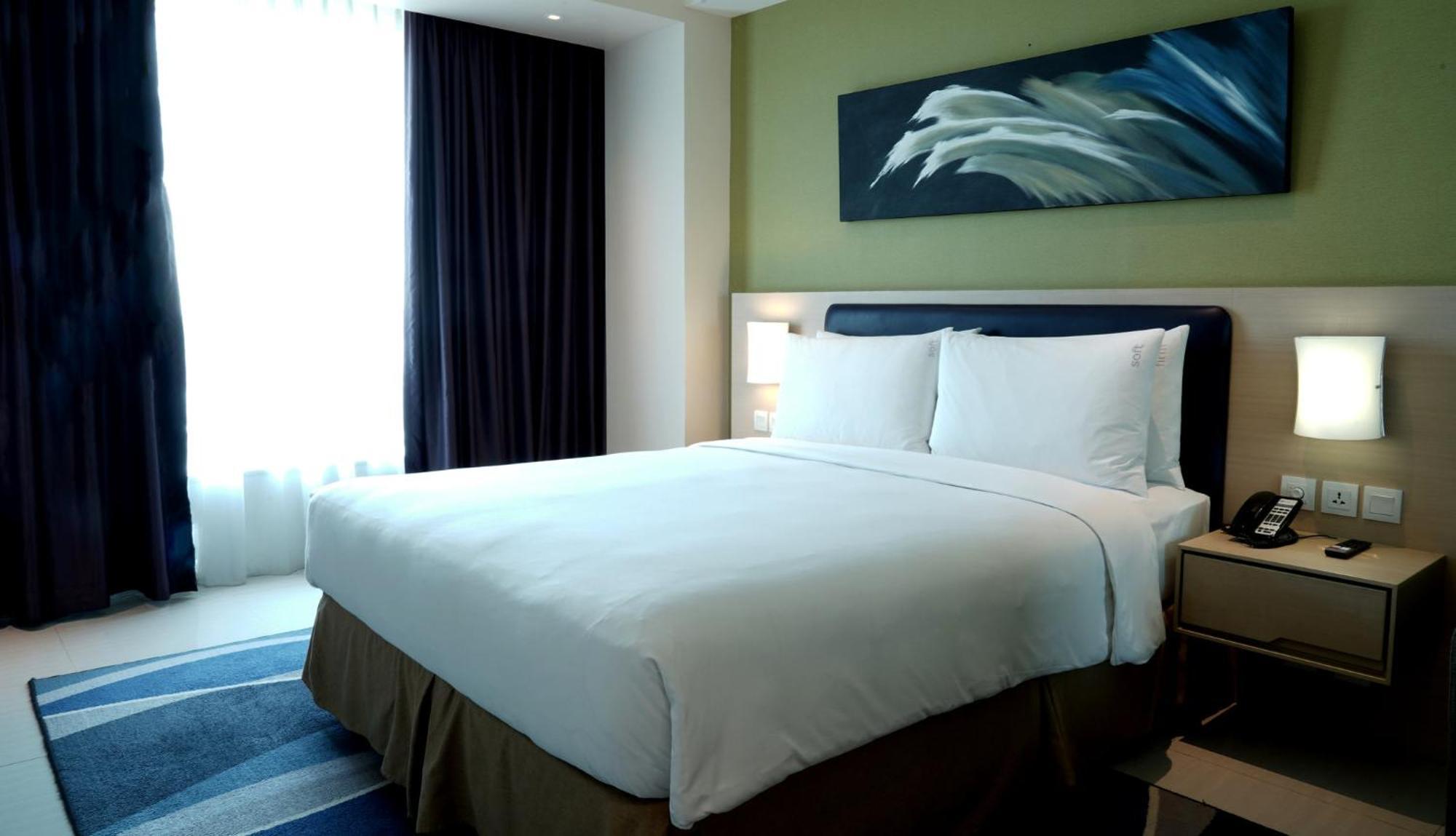 Holiday Inn Express Jakarta International Expo By Ihg Экстерьер фото